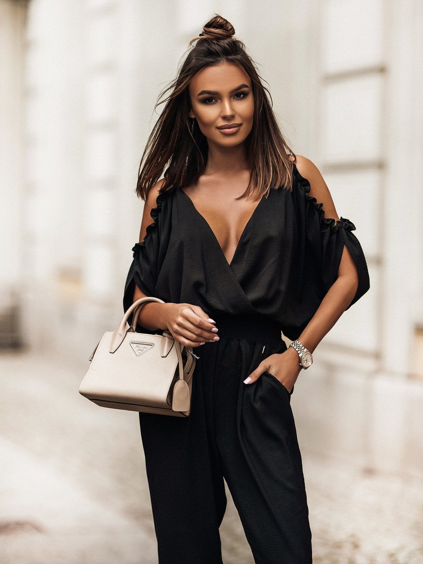 Mono informal con cintura elástica y bolsillos y cuello en V para mujer