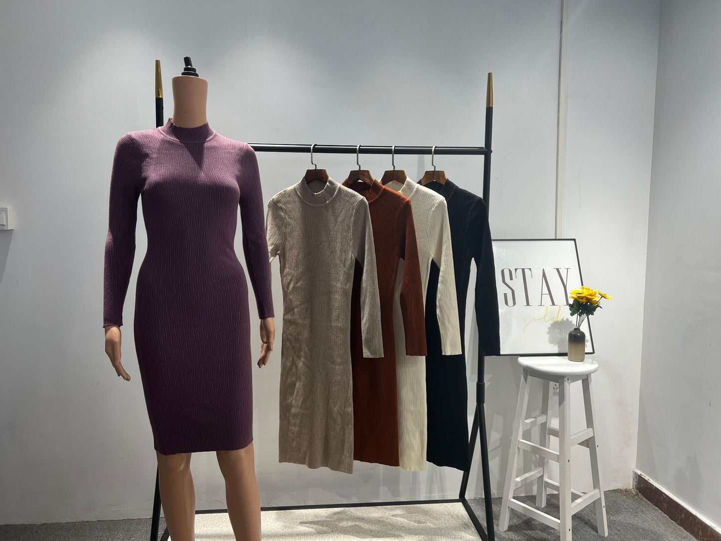 Vestido de punto con cuello alto y manga larga para mujer, prenda exterior de otoño e invierno, fino, por encima de la rodilla, largo medio, moderno