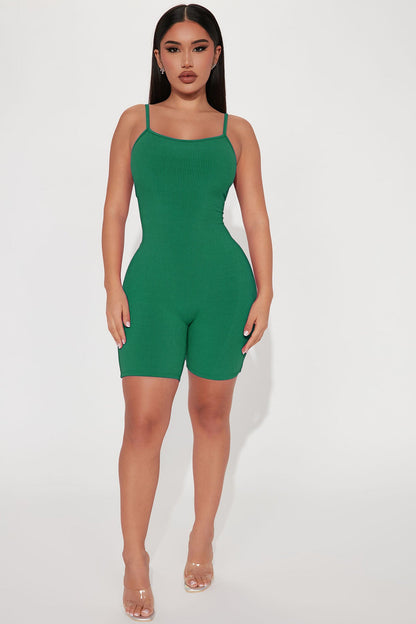 Mono informal de verano con tirantes finos y realce de cadera para mujer