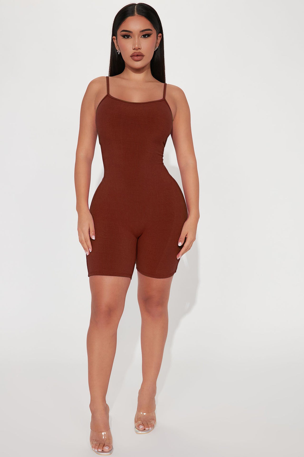 Mono informal de verano con tirantes finos y realce de cadera para mujer