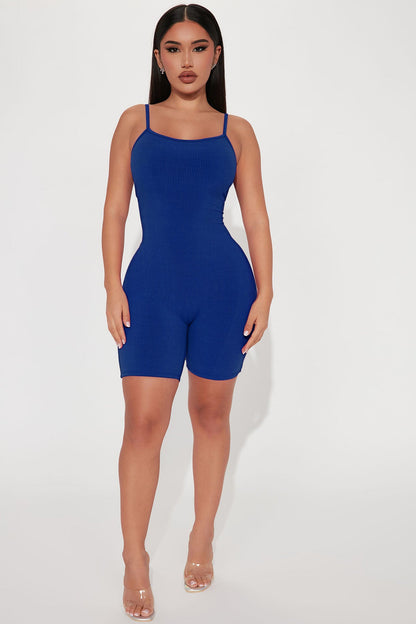 Mono informal de verano con tirantes finos y realce de cadera para mujer
