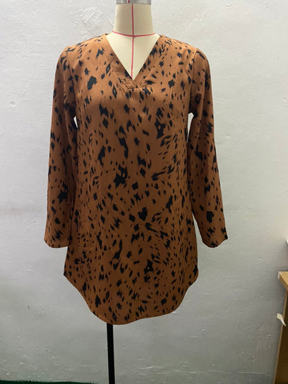 Traje clásico para mujer, vestido de manga larga con cintura alta.