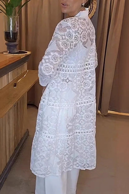 Camisa larga con solapa y botones de encaje hueco en color liso