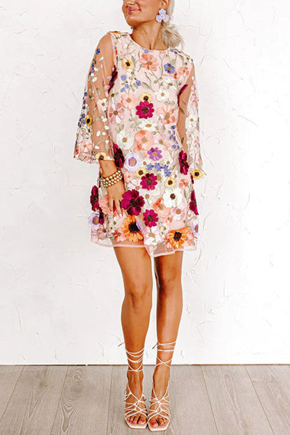 Vestido mini de media manga con apliques florales bordados Dahlia Dreaming