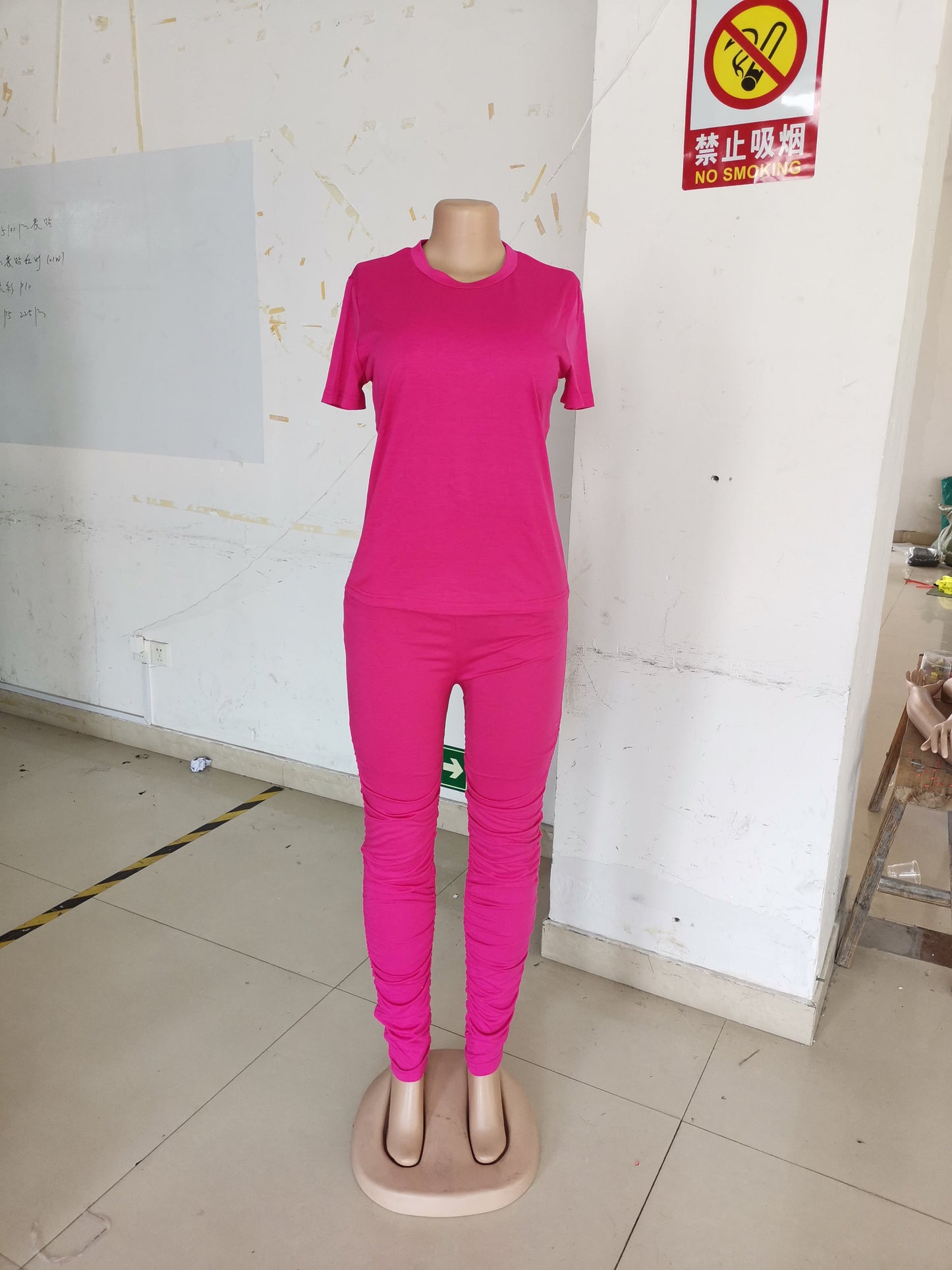 Conjunto de dos piezas de camiseta y pantalón corto fruncido para mujer, color liso, ajustado, para verano