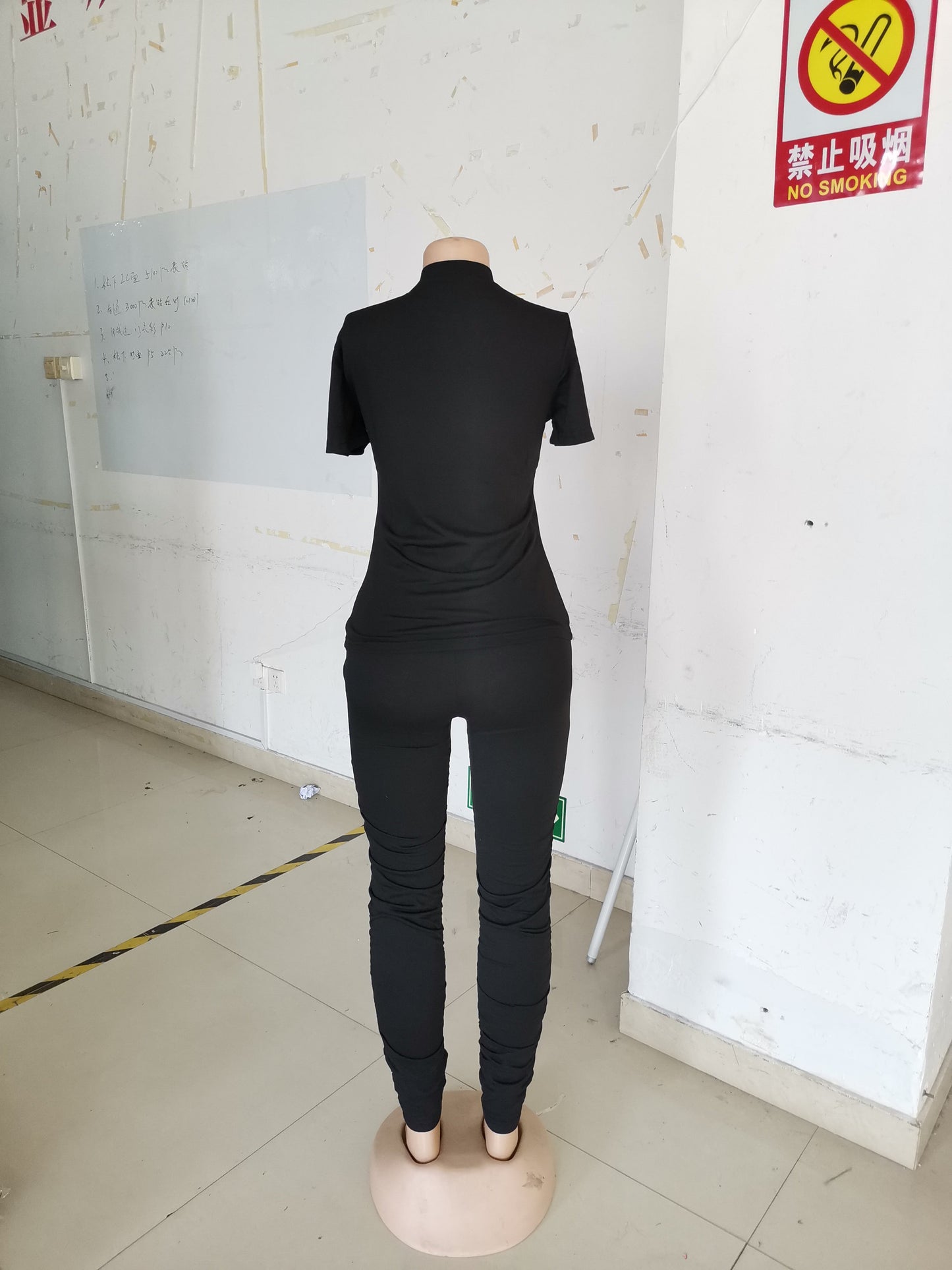 Conjunto de dos piezas de camiseta y pantalón corto fruncido para mujer, color liso, ajustado, para verano