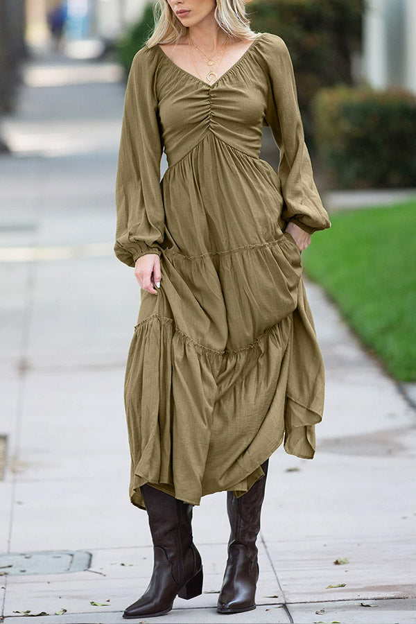 Vestido largo escalonado con volantes, escote en V y lazo