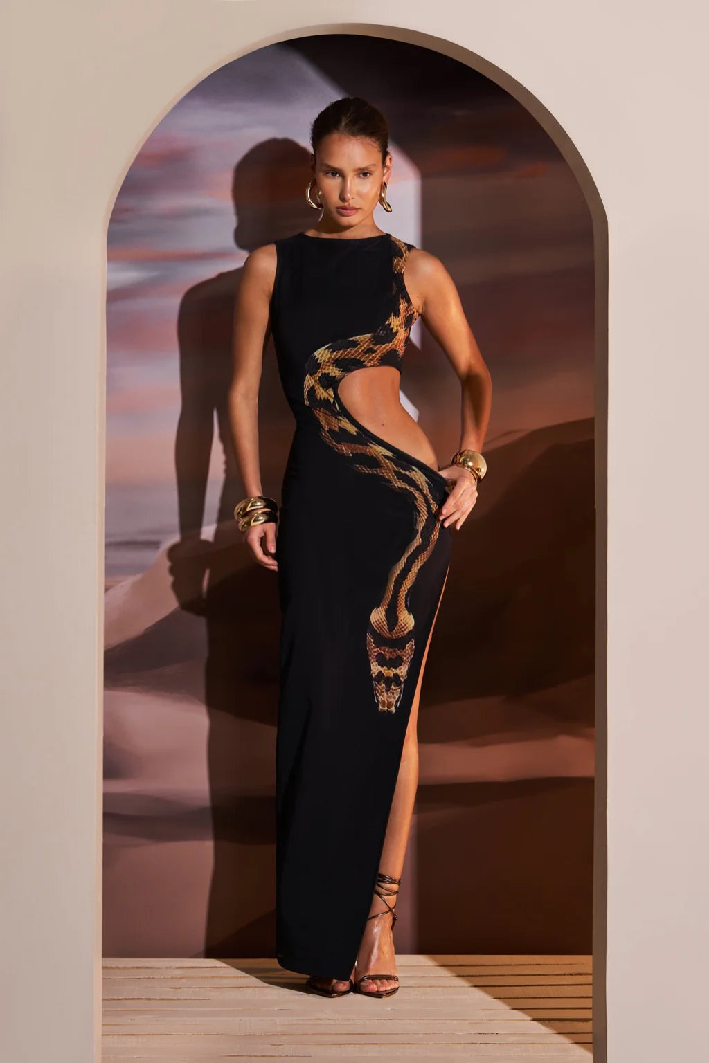 Vestido largo con aberturas y estampado de serpiente Yetta 