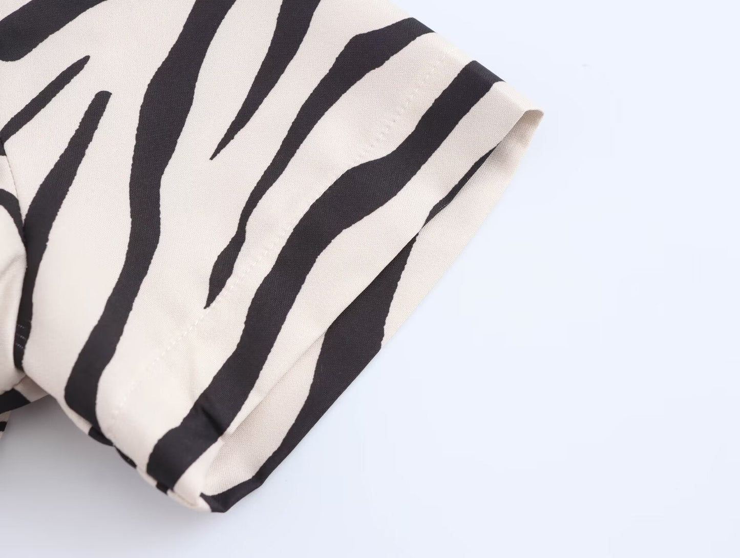 Vestido elegante con estampado animal de moda para mujer de otoño