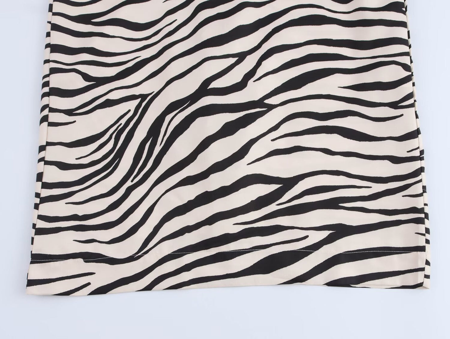 Vestido elegante con estampado animal de moda para mujer de otoño