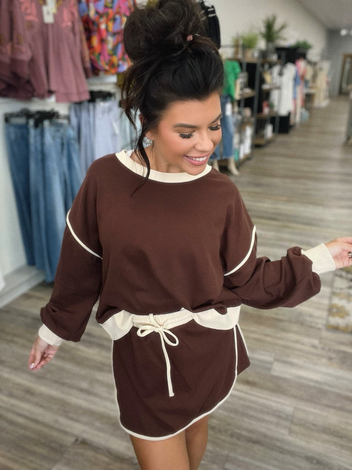 Traje de otoño para mujer, suéter holgado de algodón multicolor, falda de imitación y pantalones cortos.