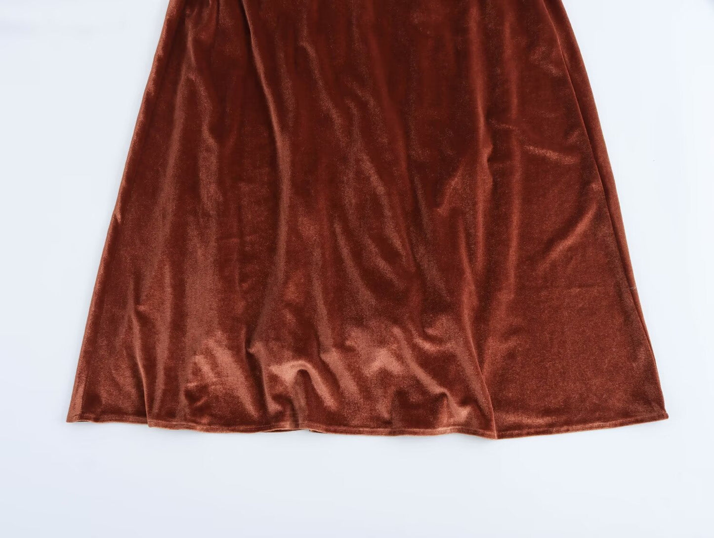Vestido midi plisado con tirantes para mujer de otoño