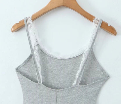 Mono de verano sexy con encaje en contraste de colores y tirantes finos, sin espalda, ajustado, pantalones cortos para mujer