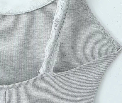 Mono de verano sexy con encaje en contraste de colores y tirantes finos, sin espalda, ajustado, pantalones cortos para mujer