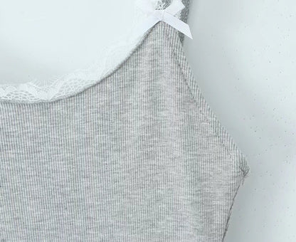 Mono de verano sexy con encaje en contraste de colores y tirantes finos, sin espalda, ajustado, pantalones cortos para mujer