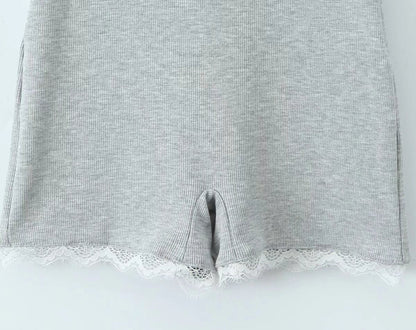 Mono de verano sexy con encaje en contraste de colores y tirantes finos, sin espalda, ajustado, pantalones cortos para mujer