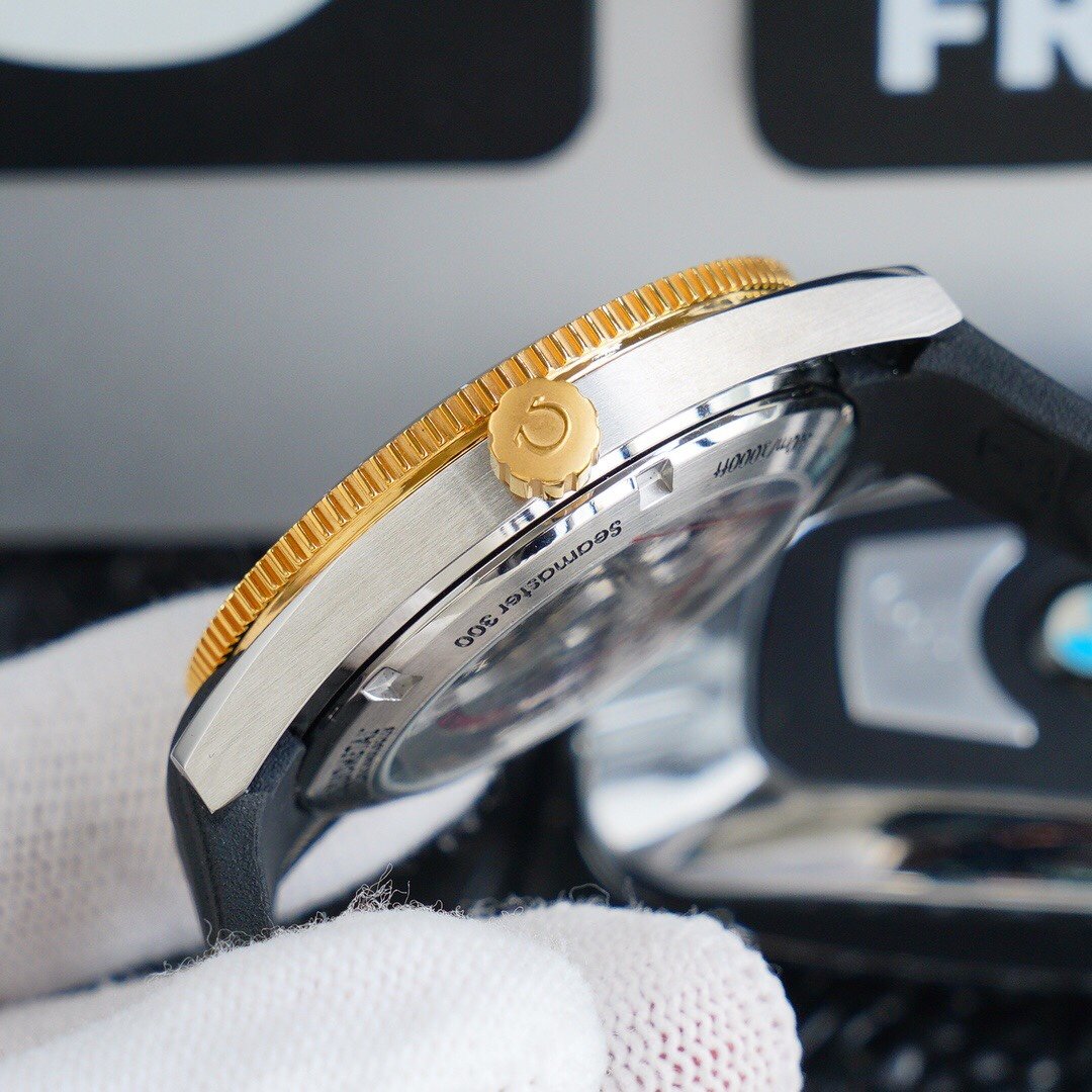 SEAMASTER 300M CO-AXIAL RUBBER
