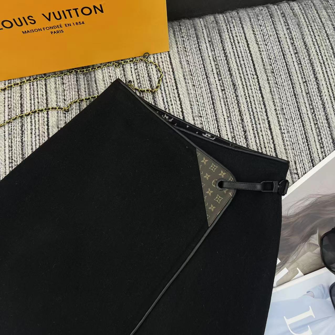 LV 25FW Double-Faced Wool Short Skirt Lambskin Edge Black 311689