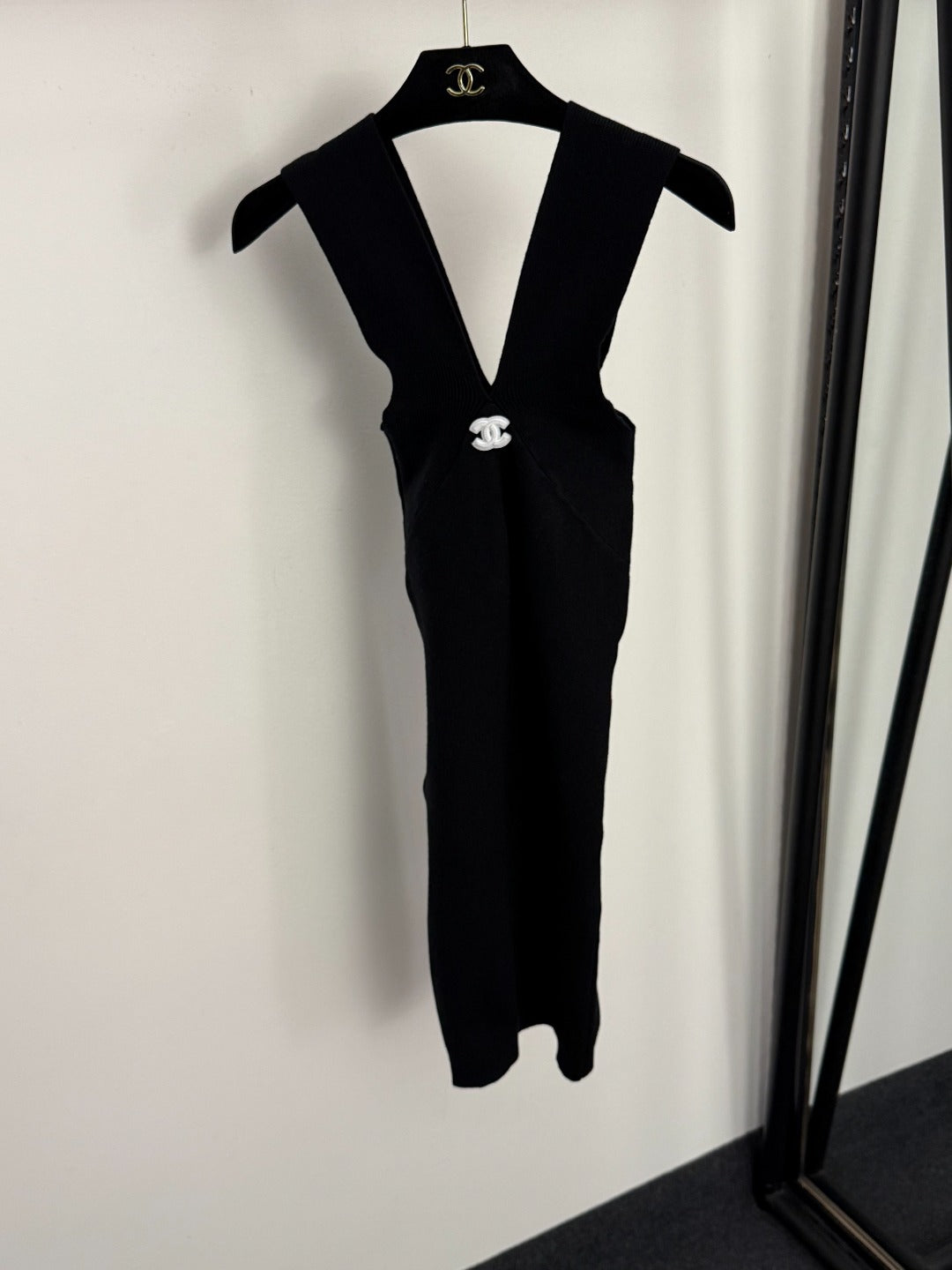 CC Patch Deep V-neck Hip-hugging Knitted Suspender Dress