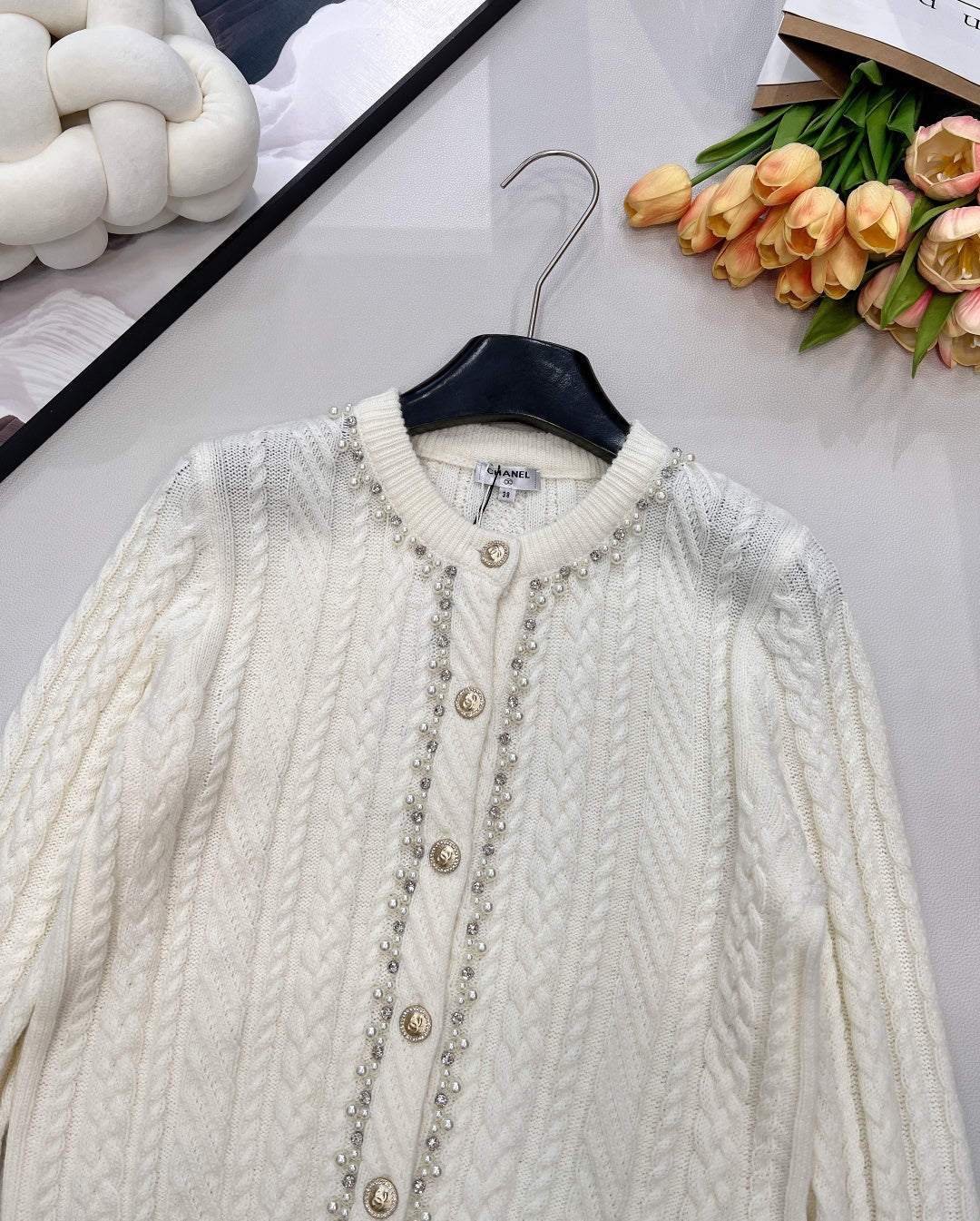 Chanel Cable Knit Crew Neck Cardigan White in Wool 799518