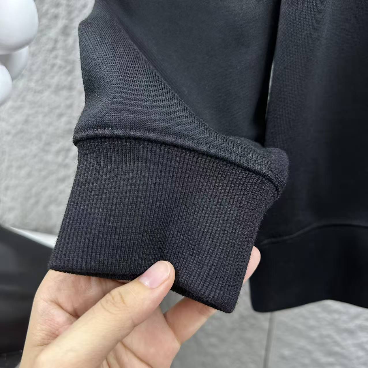LV Long-Sleeve Crew Neck Sweatshirt 492273
