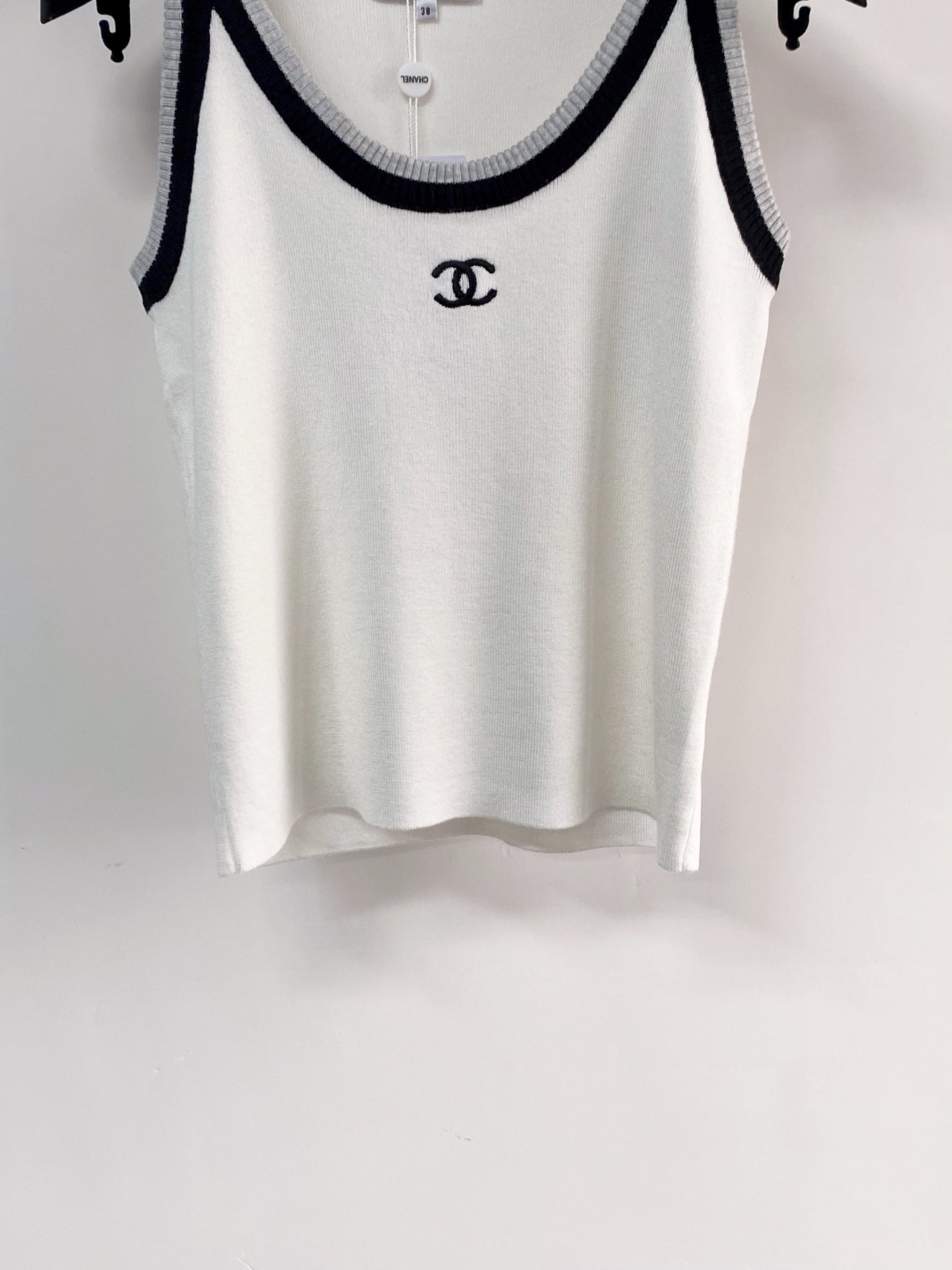 Chanel Two-Tone Vest White in Wool 125484