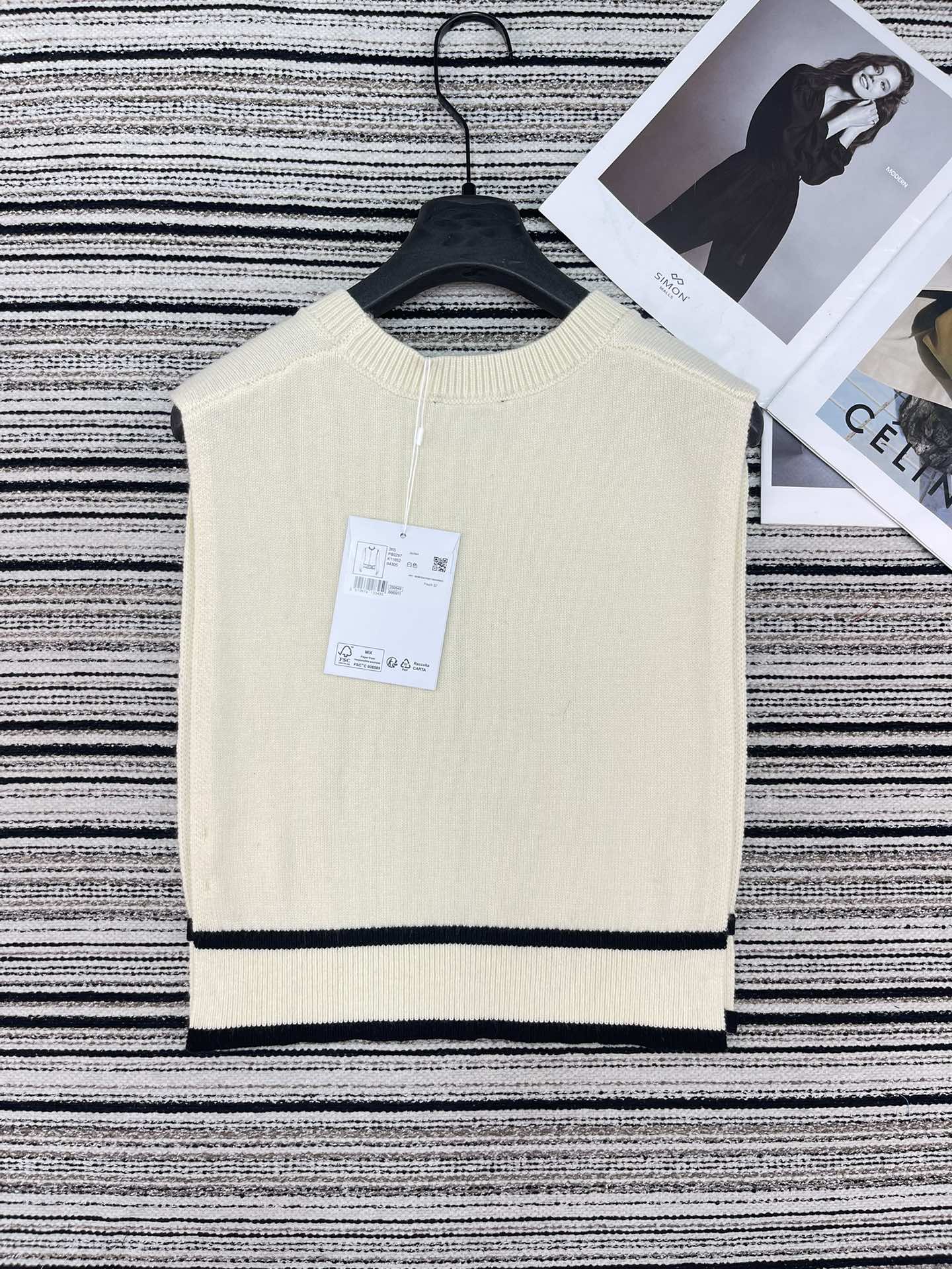 Chanel Vest Cream in Cashmere 133571