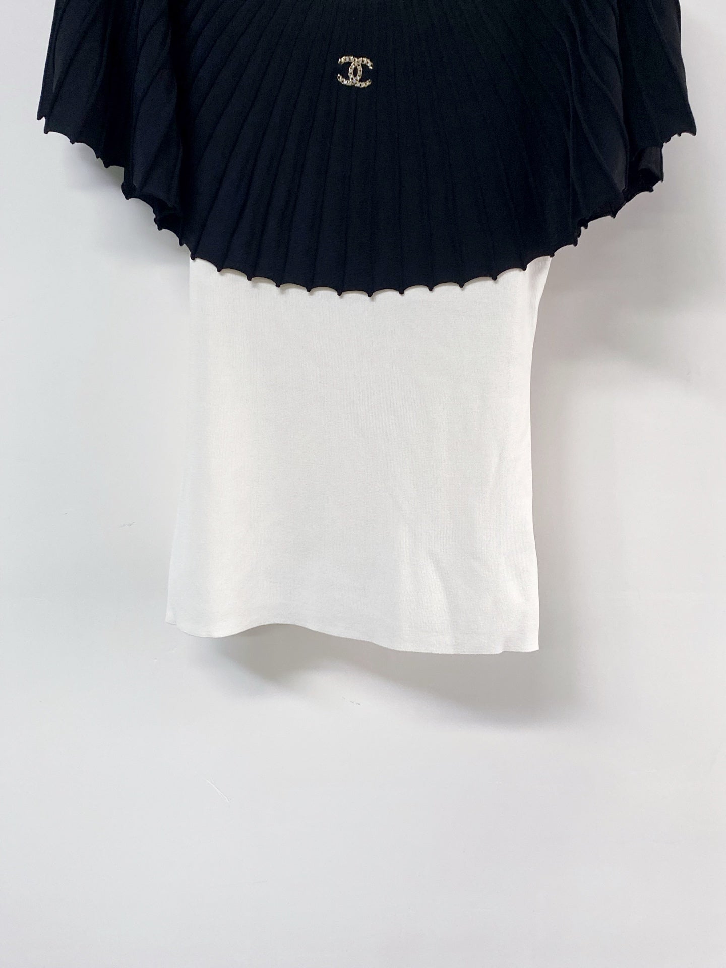 Chanel Two-Tone Vest White Black in Polyester 125434