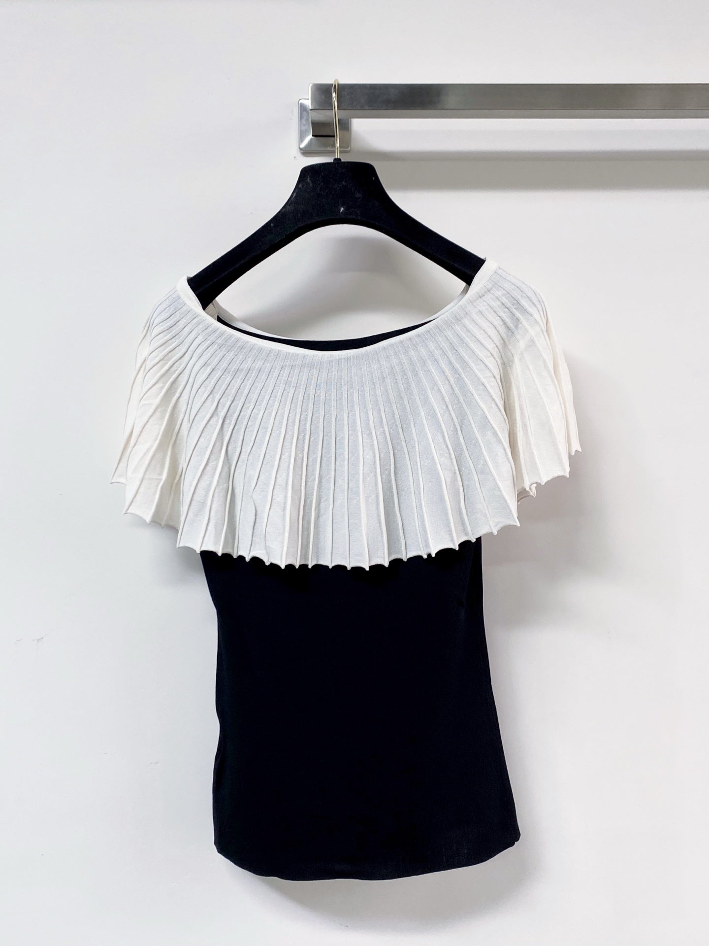 Chanel Two-Tone Vest Black White in Polyester 125433