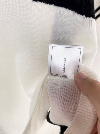 Chanel  Short-Sleeve T-Shirt White in Wool 153741