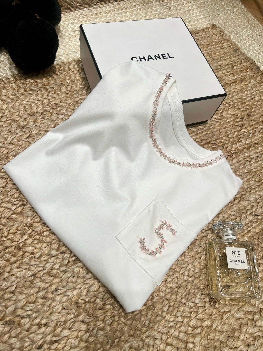 Chanel 25SS T-Shirt Matching Rhinestones White in Cotton 161779