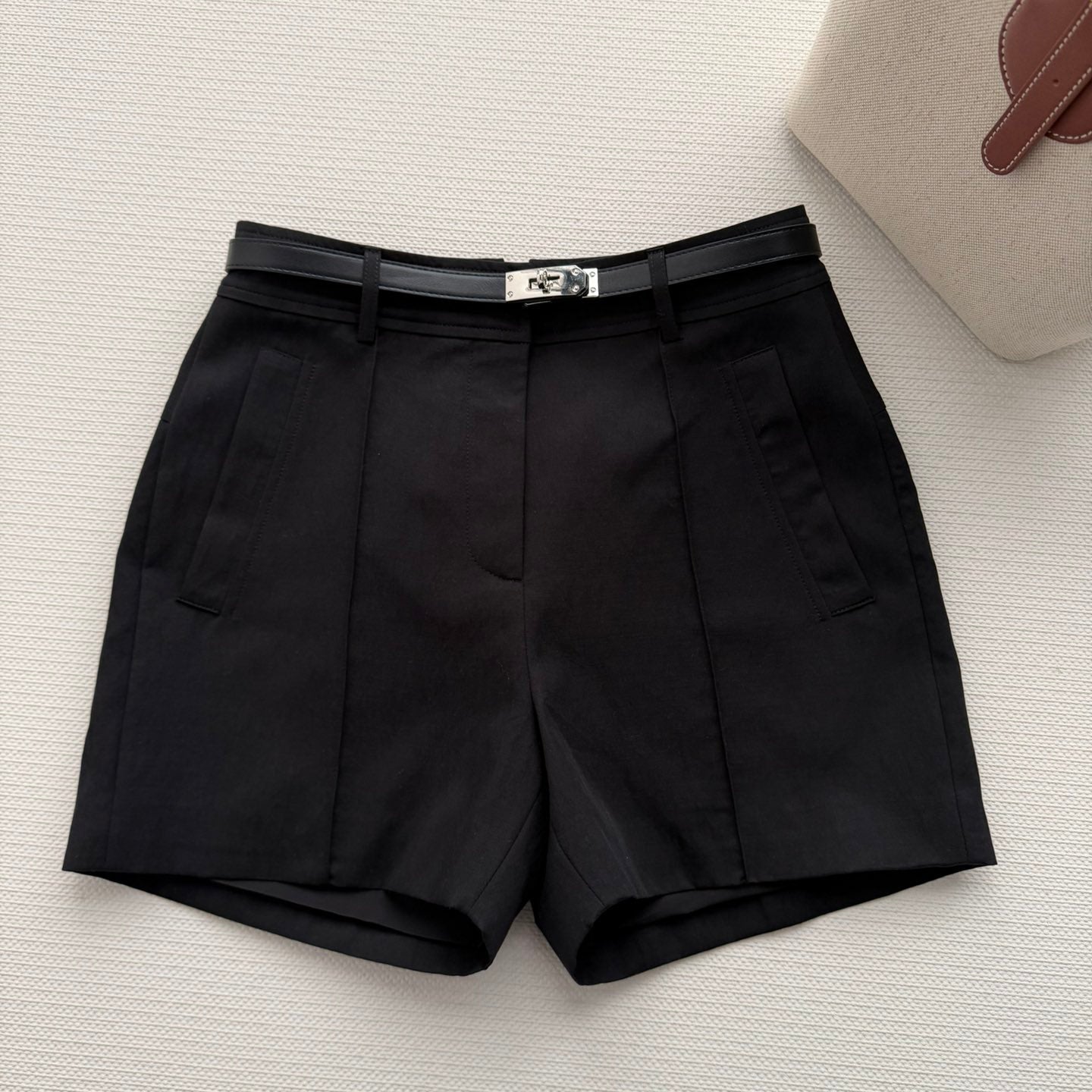 Hermes 26SS Shorts Black in Cotton 943347