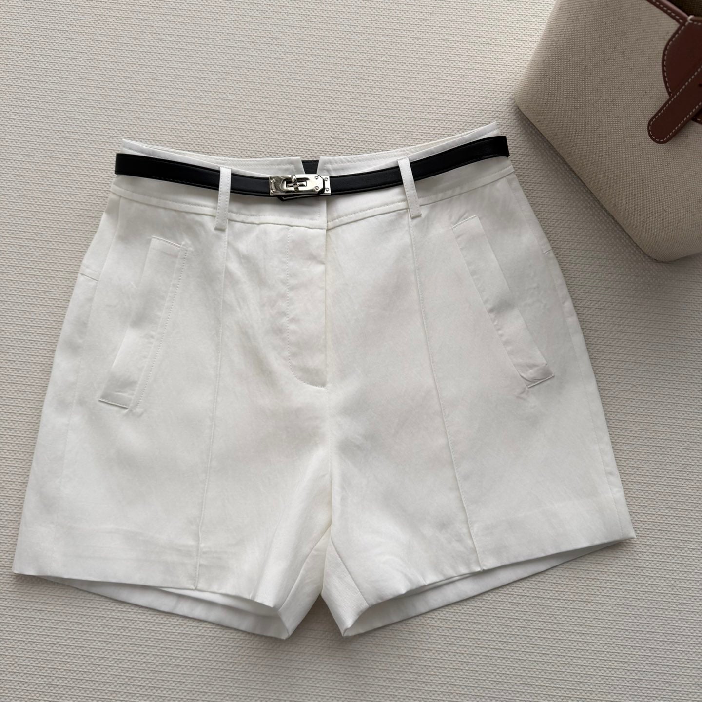 Hermes 26SS Shorts White in Cotton 943346