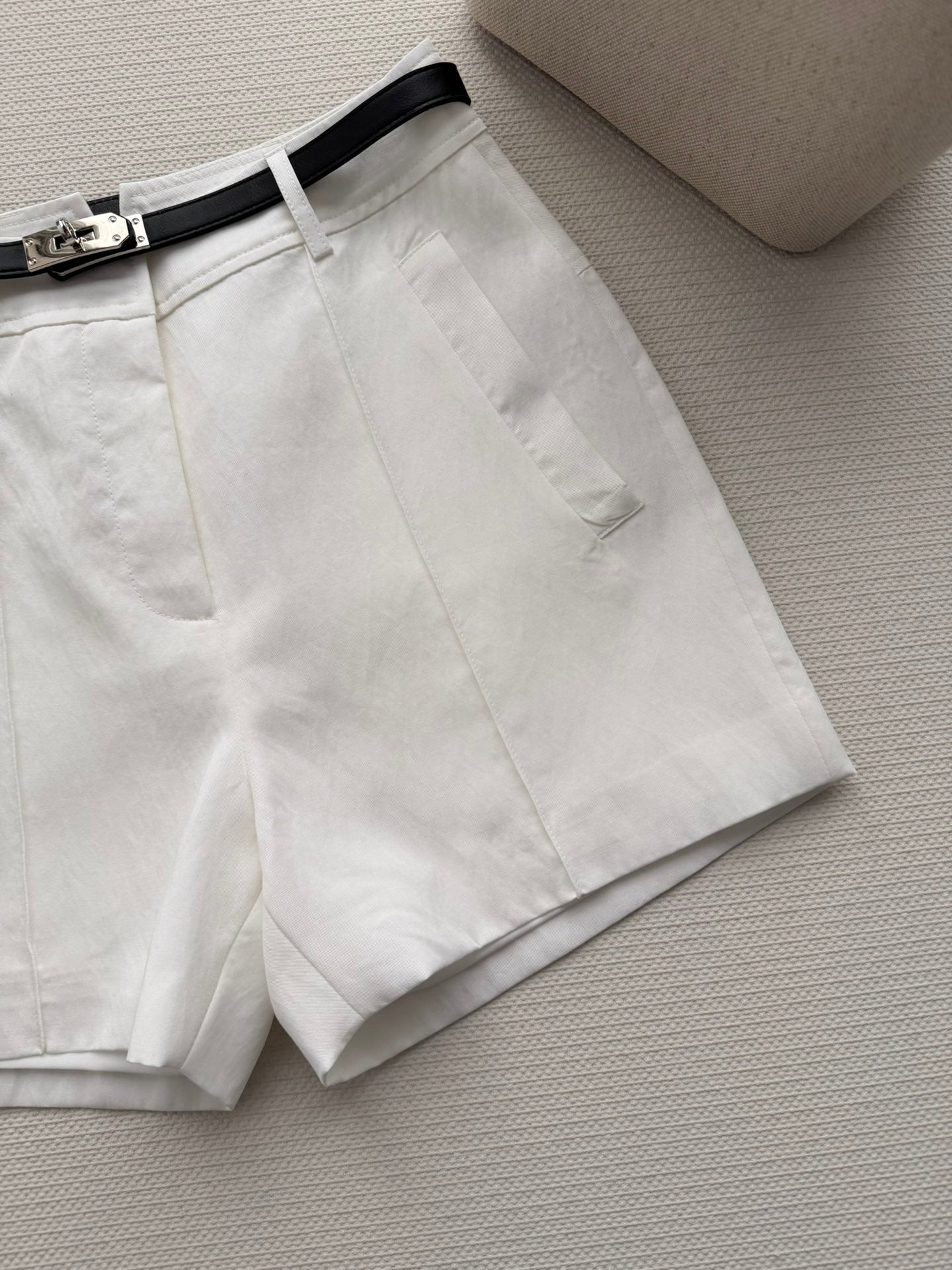 Hermes 26SS Shorts White in Cotton 943346