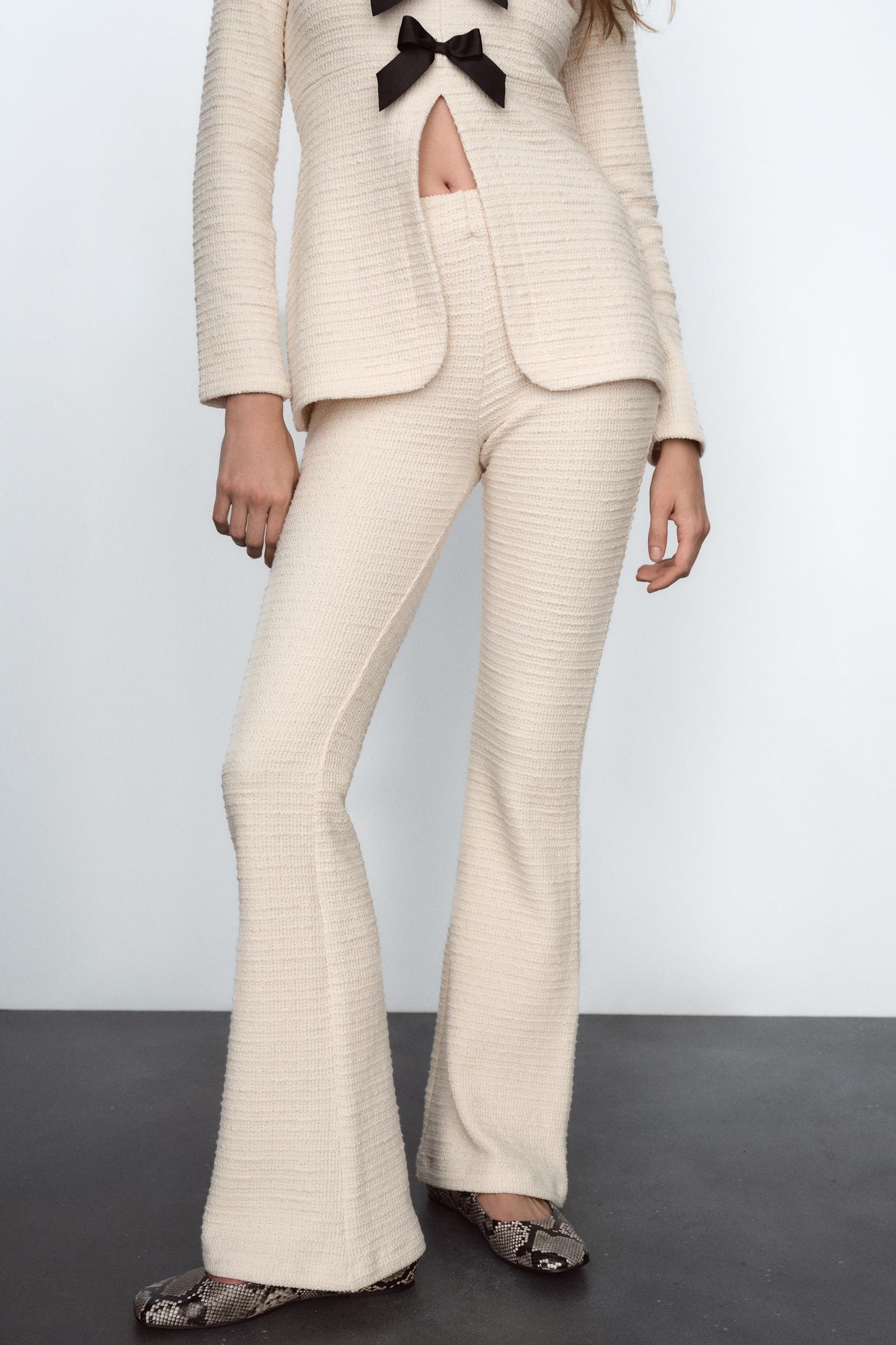 Ropa de mujer para primavera y verano, top de manga larga con lazo y pantalones acampanados