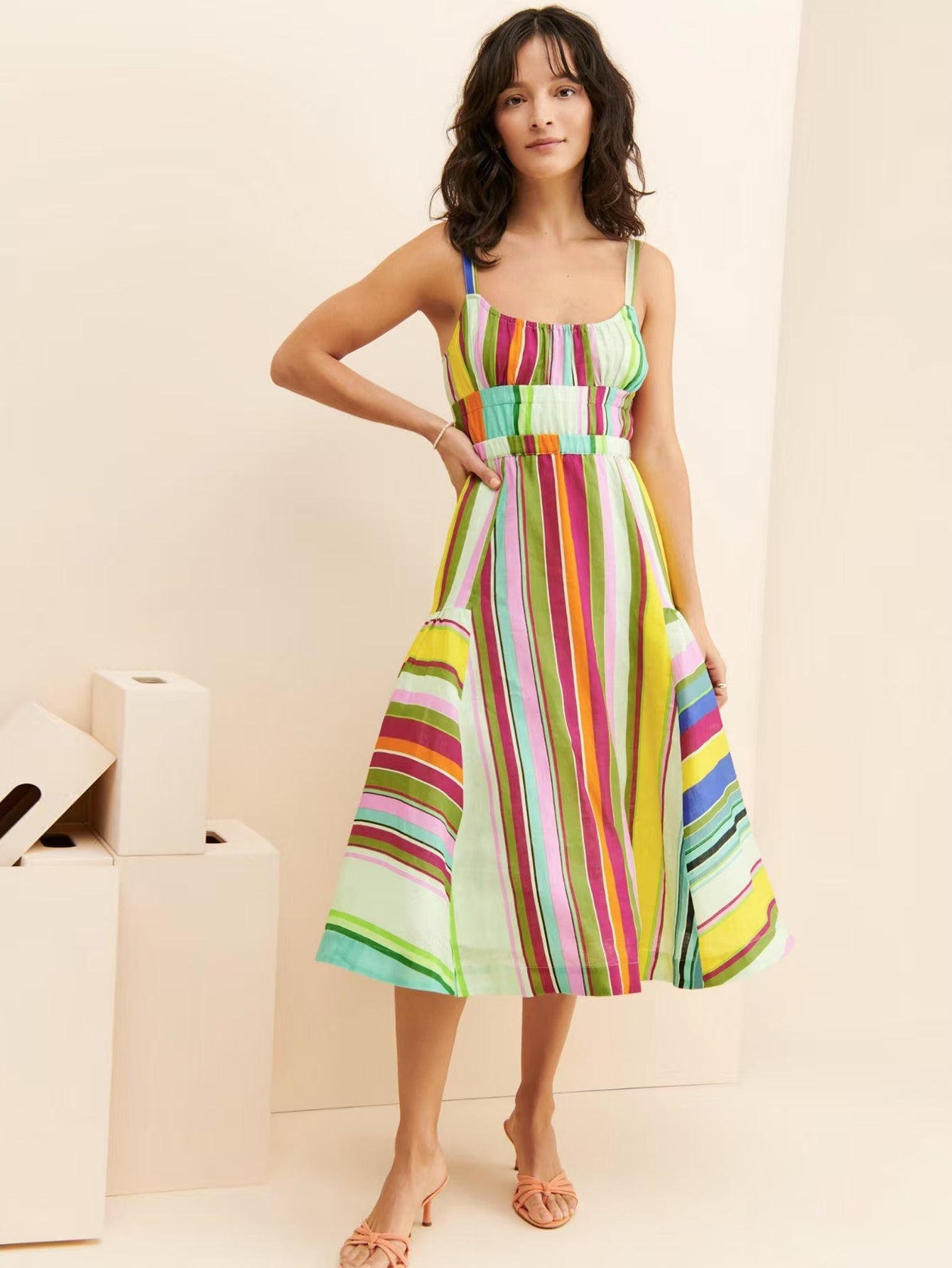 Vestido halter de rayas coloridas, estilo bohemio, con abertura en la espalda, flecos y bolsillos con cordones