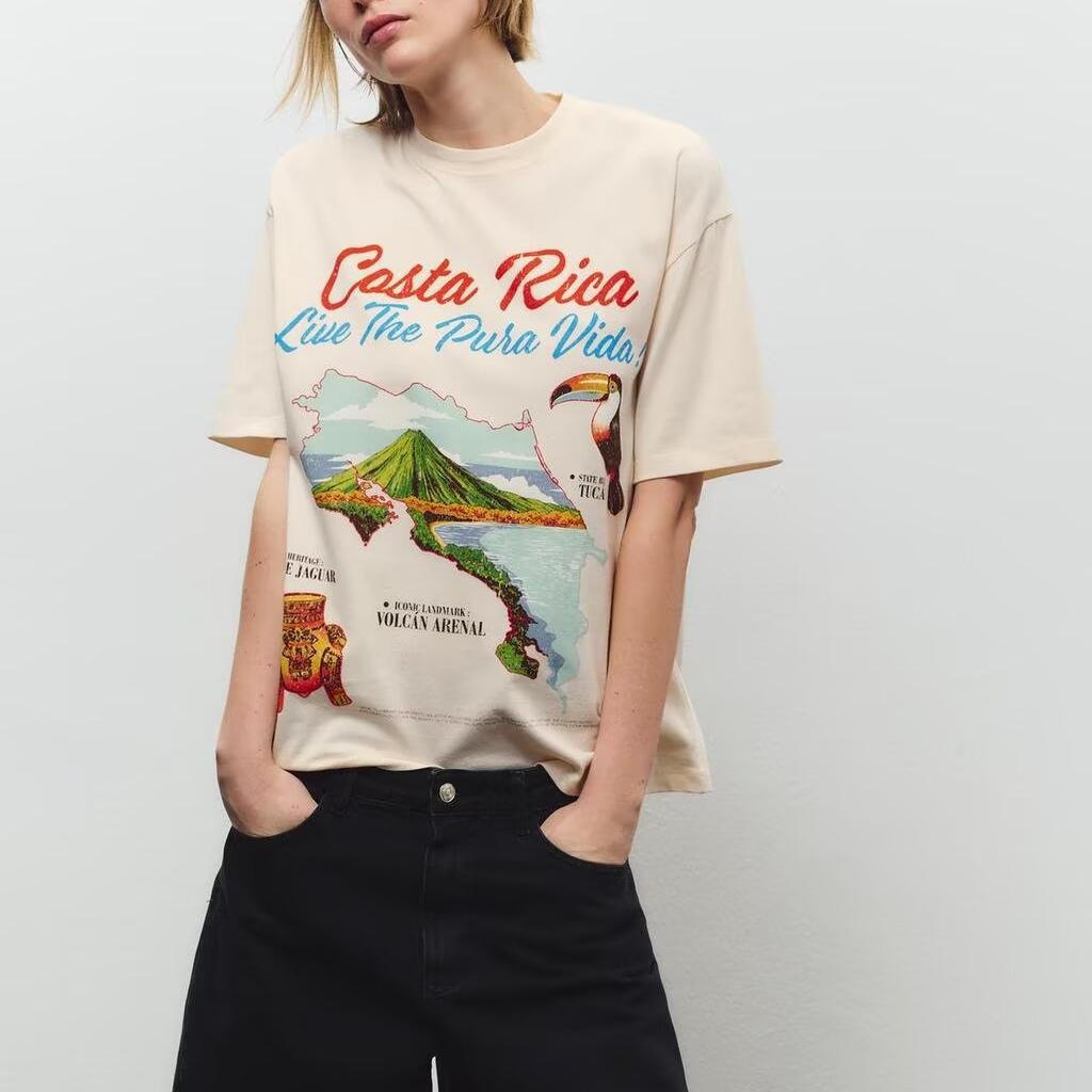 Camiseta holgada con estampado minimalista para mujer