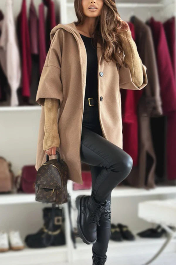 Chaqueta de manga larga con capucha y bolsillo suelto de color liso