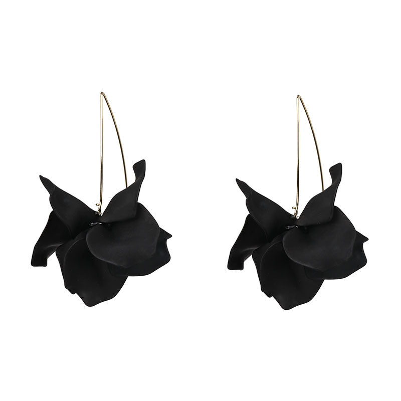 Pendientes colgantes con flores florecientes