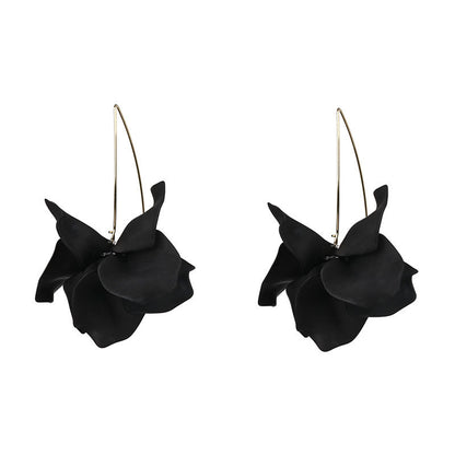 Pendientes colgantes con flores florecientes