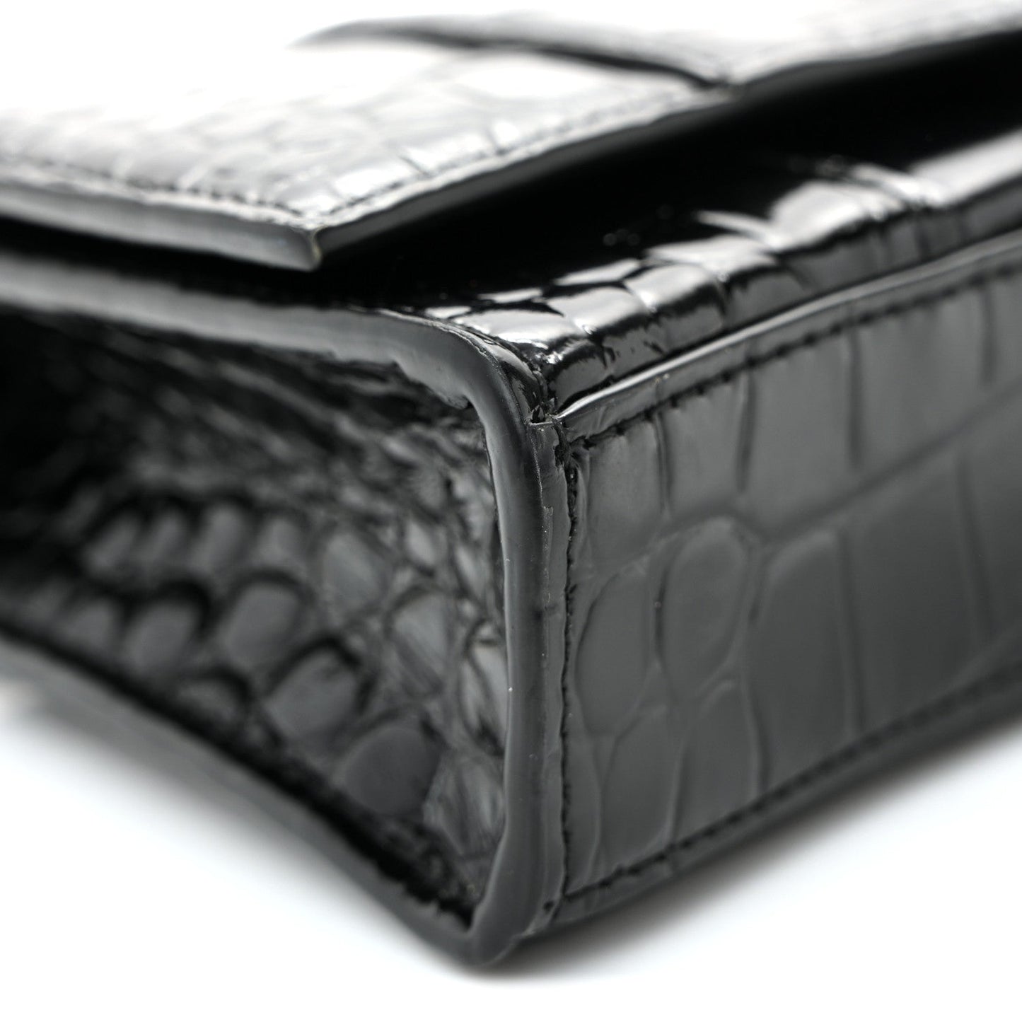 Shiny Calfskin Monochrome Crocodile Embossed Hourglass Chain Bag Black