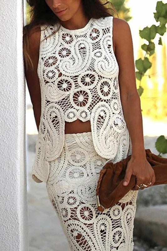 Top de tirantes holgado con dobladillo irregular y encaje de crochet para una escapada de verano 