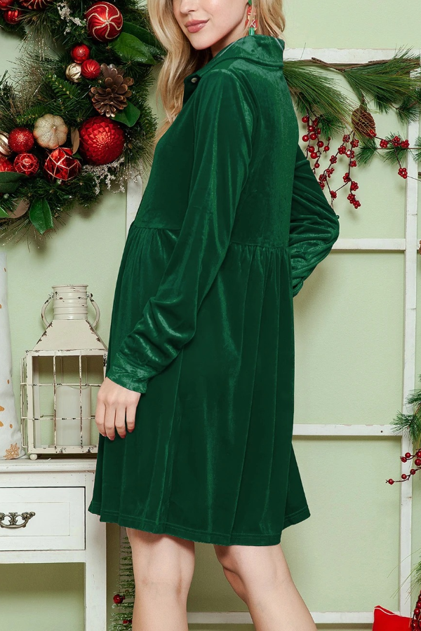 Vestido camisero de terciopelo verde con volantes y mangas largas y botones 
