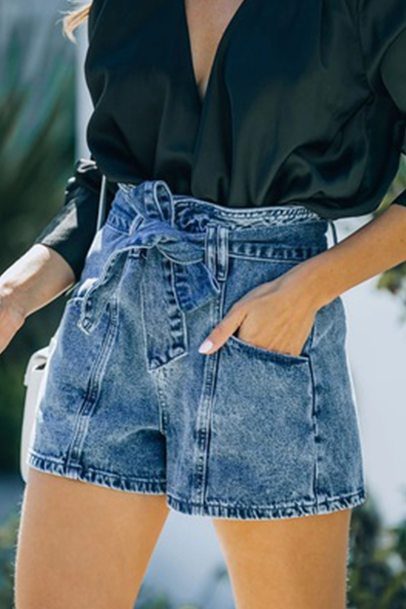 Elegantes pantalones cortos vaqueros de cintura alta con bolsillo sólido y cinturón