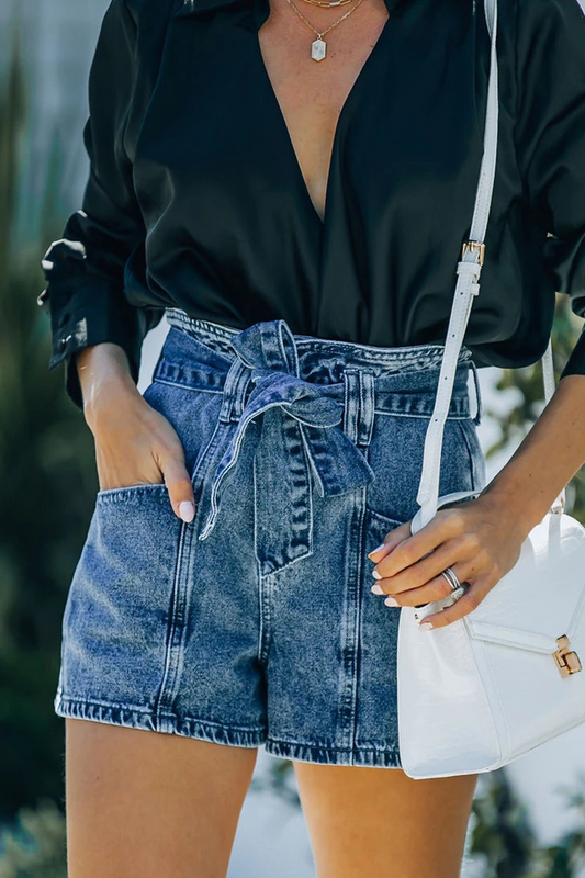 Elegantes pantalones cortos vaqueros de cintura alta con bolsillo sólido y cinturón