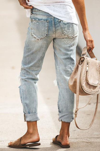 Vaqueros holgados con rotos y diseño de calle de moda