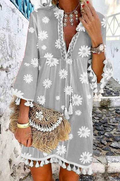 Elegante vestido de línea A con escote en V, borlas y flores de patchwork