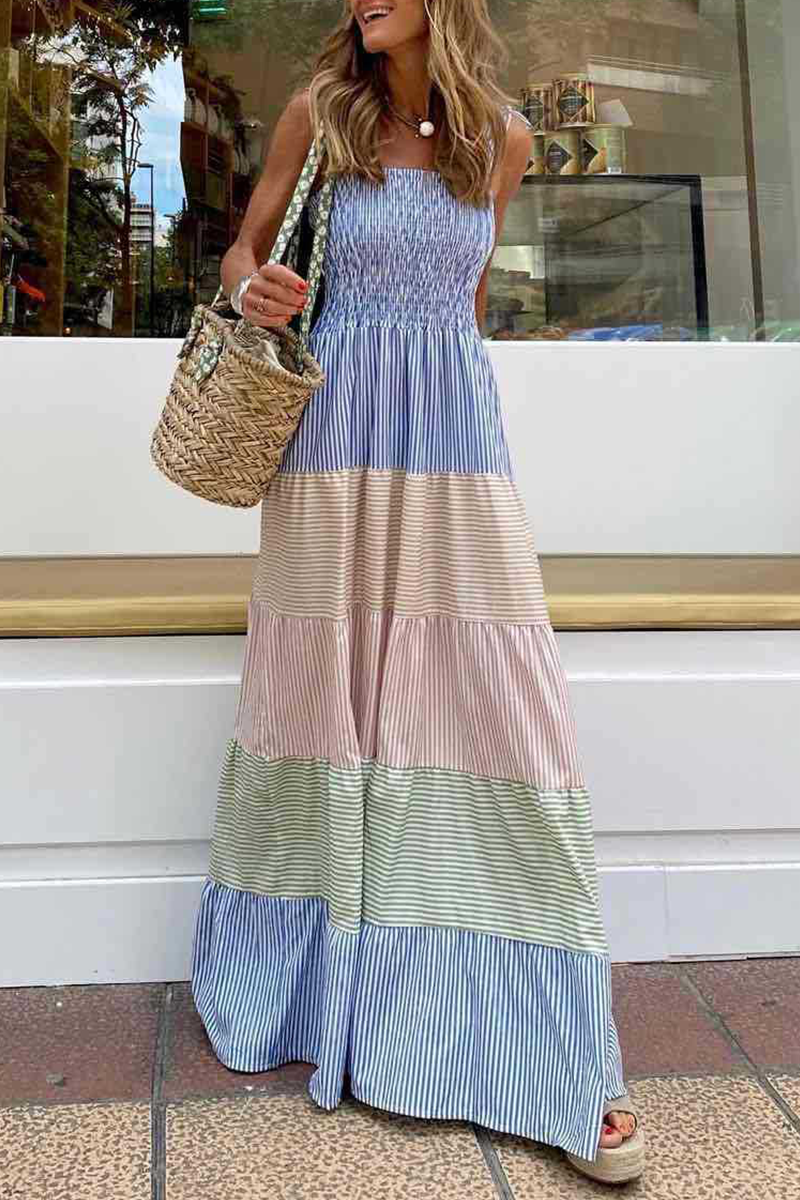 Vestidos casuales de rayas con patchwork y tirantes finos en contraste