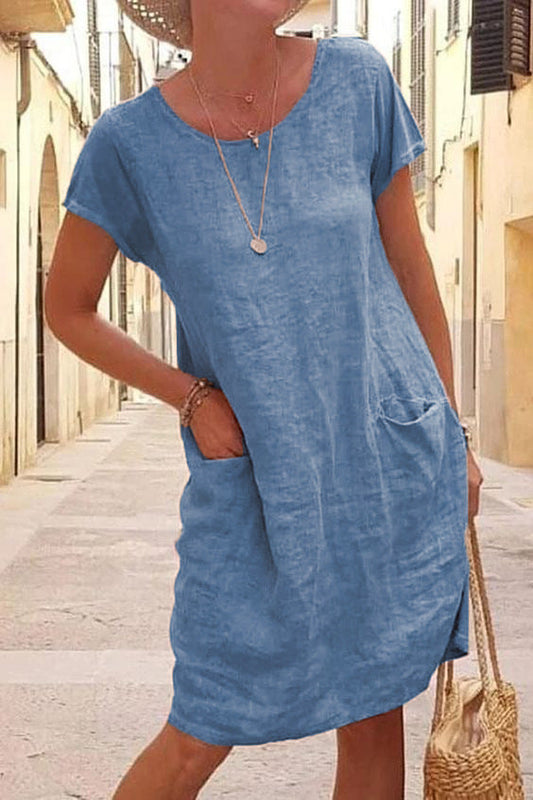 Vestido informal de manga corta con cuello redondo, bolsillos y parches lisos
