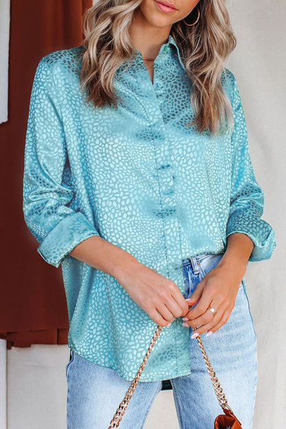 Blusa de cuello vuelto con abertura y estampado de leopardo dulce a la moda (4 colores)